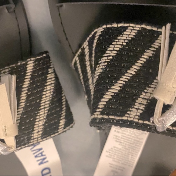 NWT Old Navy Sandal with Tags, NEW - Picture 2 of 7